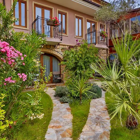 Palace Olive Odore Otel Küçükkuyu