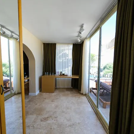 Palace Olive Odore 3*